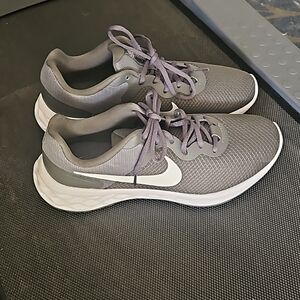 Mens Nike running shoes 8